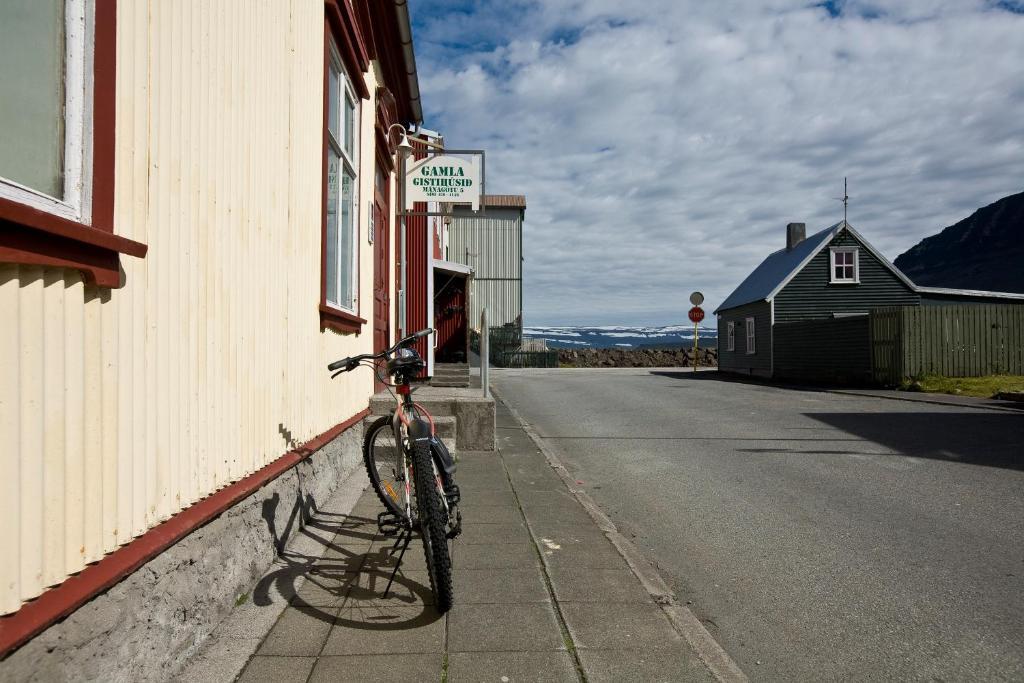 Guesthouse Isafjordur - Gamla Exterior photo